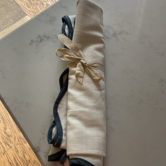 Scallop Table Runner - Threshold™ designed with Studio McGee new 🆕 - Picture 6 of 6